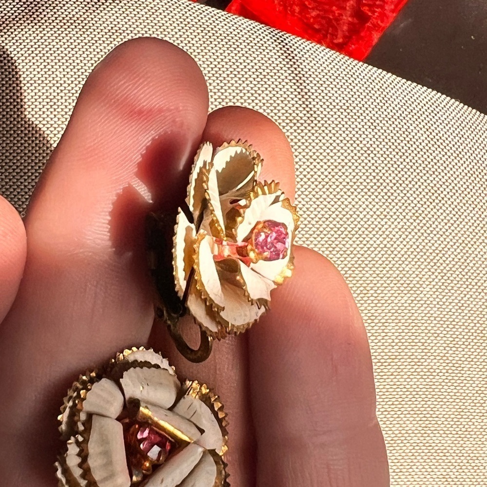 Antique enamel floral screwback earrings - Picture 8 of 12